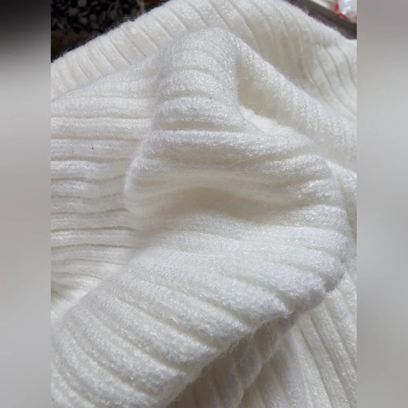 Line + Dot [S] Alder Sweater in White - Picture 6 of 8